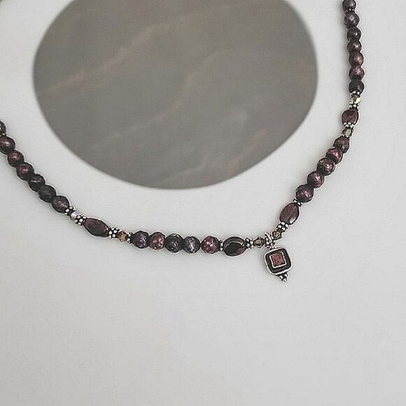 Vtg garnet and smokey metallic glass bead necklace - Picture 6 of 7
